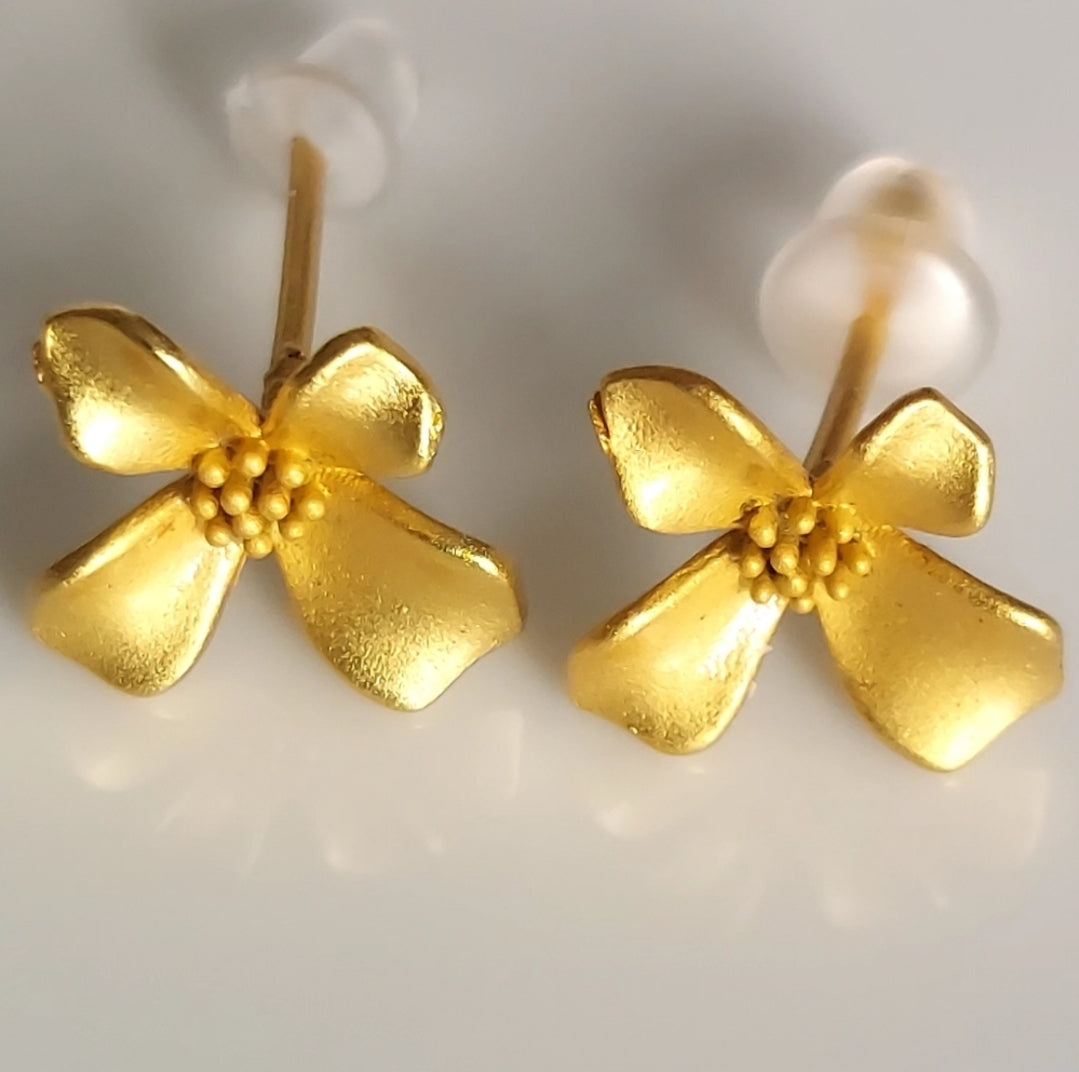 Daisy Stud's Earrings
